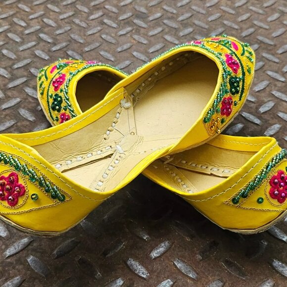 Handmade Khusa Yellow Slip On Leather Sole Embroidery Shoes Size 8 read desc - Picture 7 of 11
